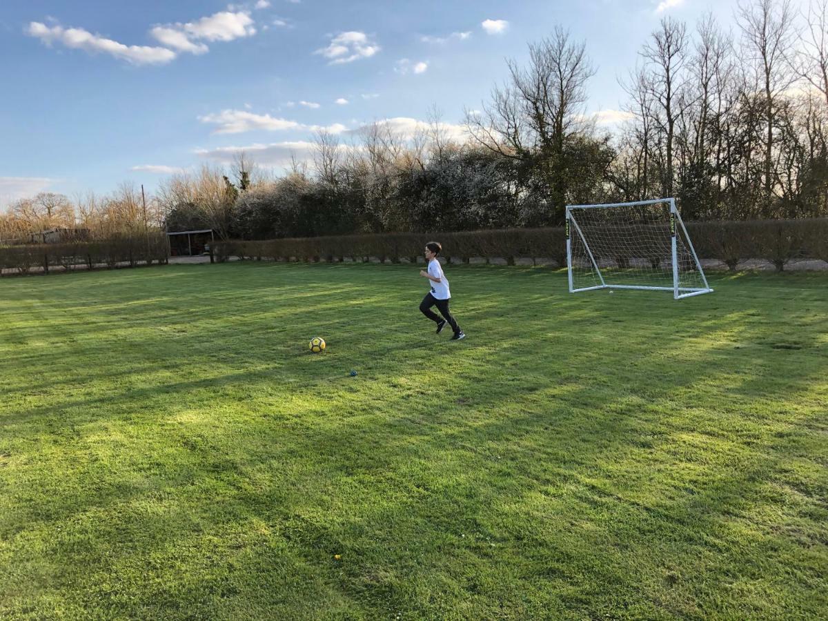 Willow Court Farm The Lodge & Petting Farm, 8 Mins From Legoland & Windsor, 15 Mins From Lapland Uk מראה חיצוני תמונה